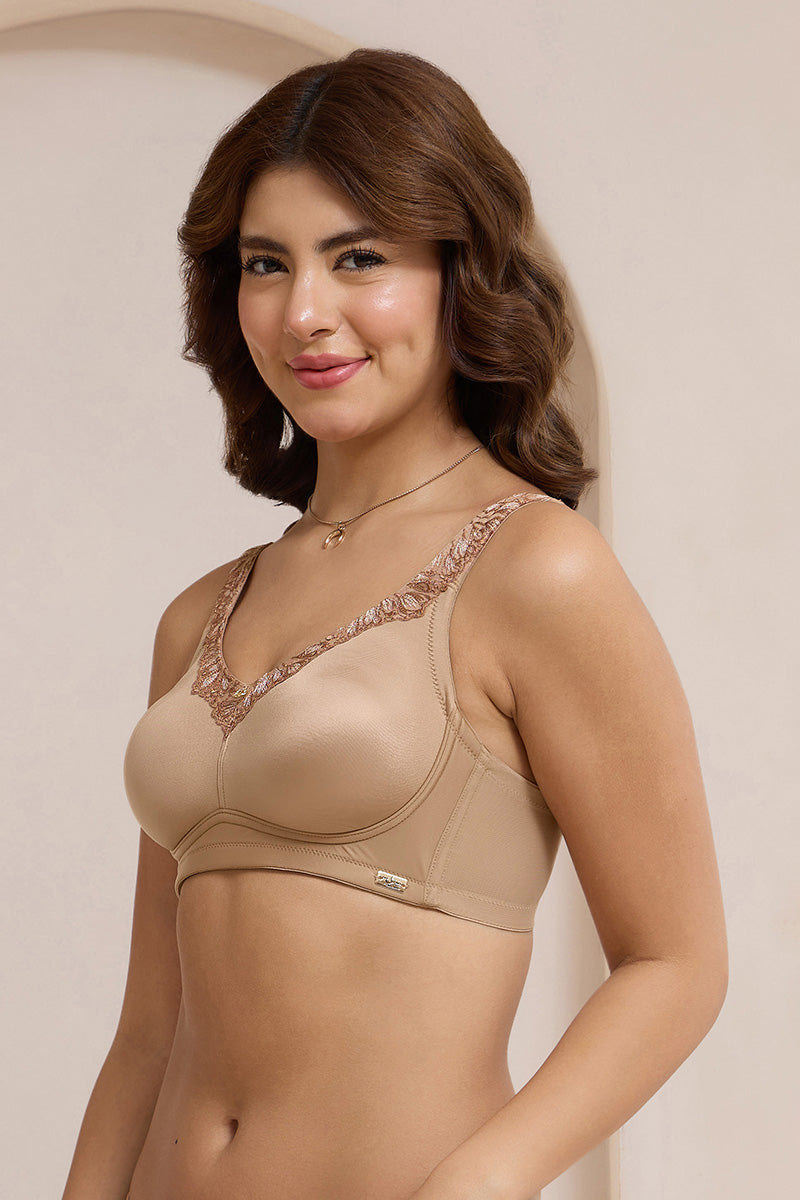 Radiant Curves Bra - amanté Bra - Image 3 of 3