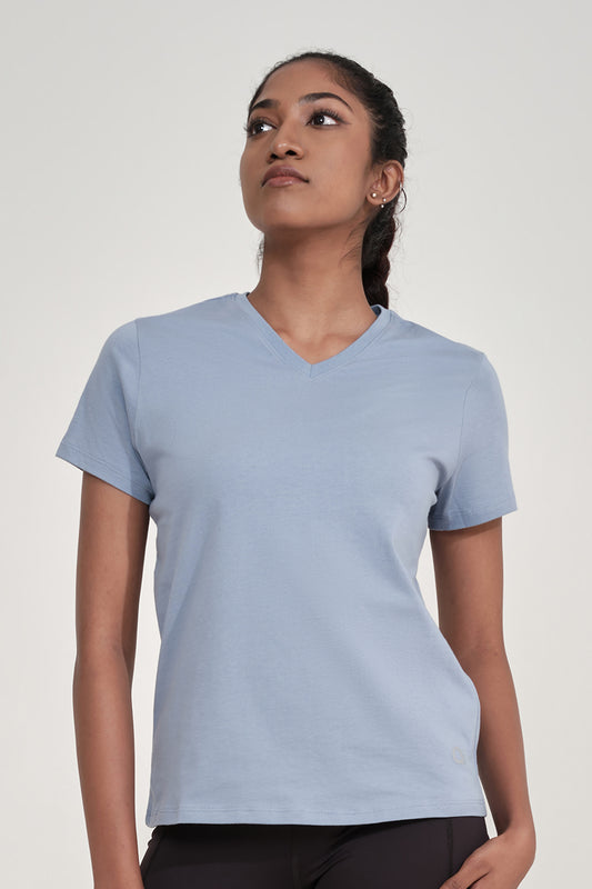 Essential V Neck Tee S / Tempest - amanté Sportswear