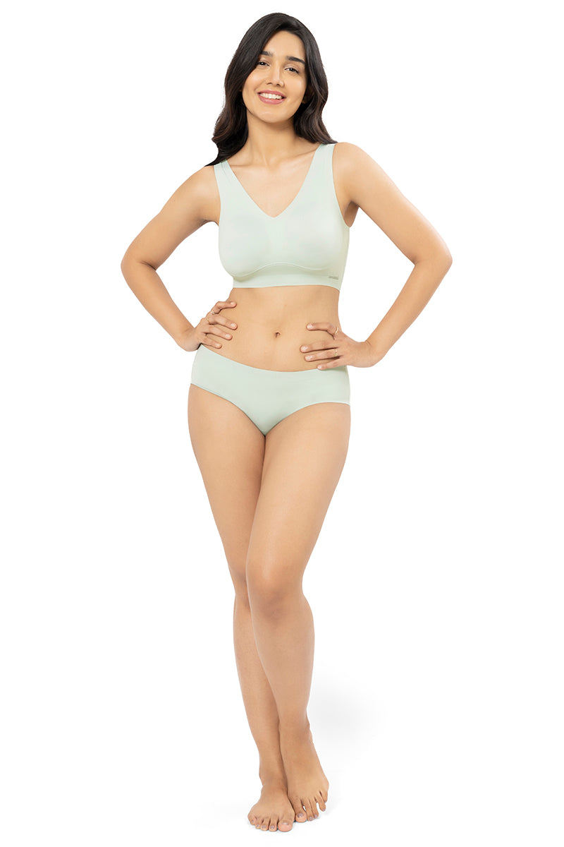 Skins V-Neck Bra  - amanté Bra